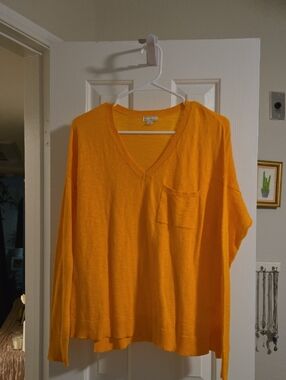 GAP Lightweight V-Neck Pocket Sweater-Small